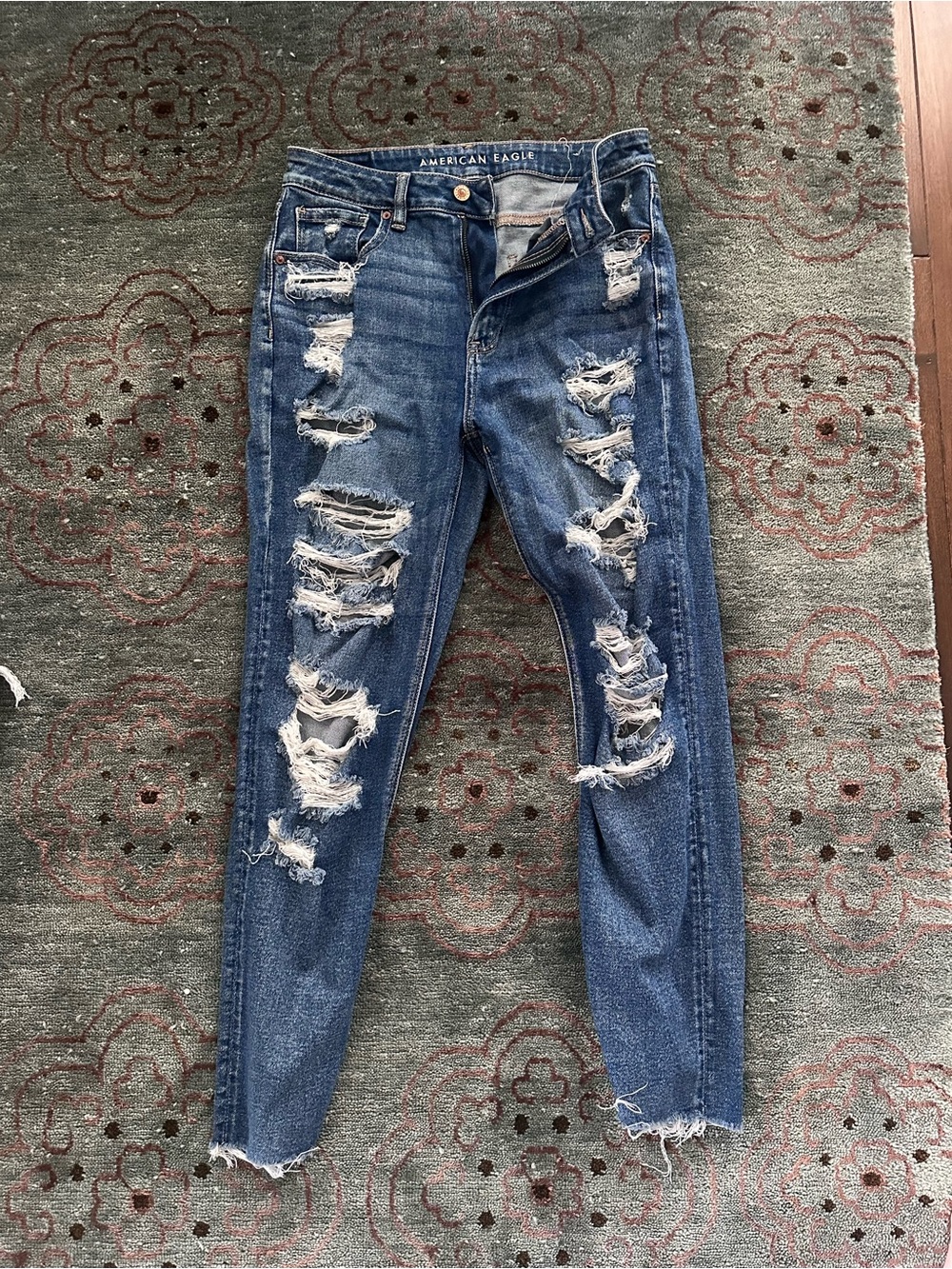 High rise distressed American Eagle jeans